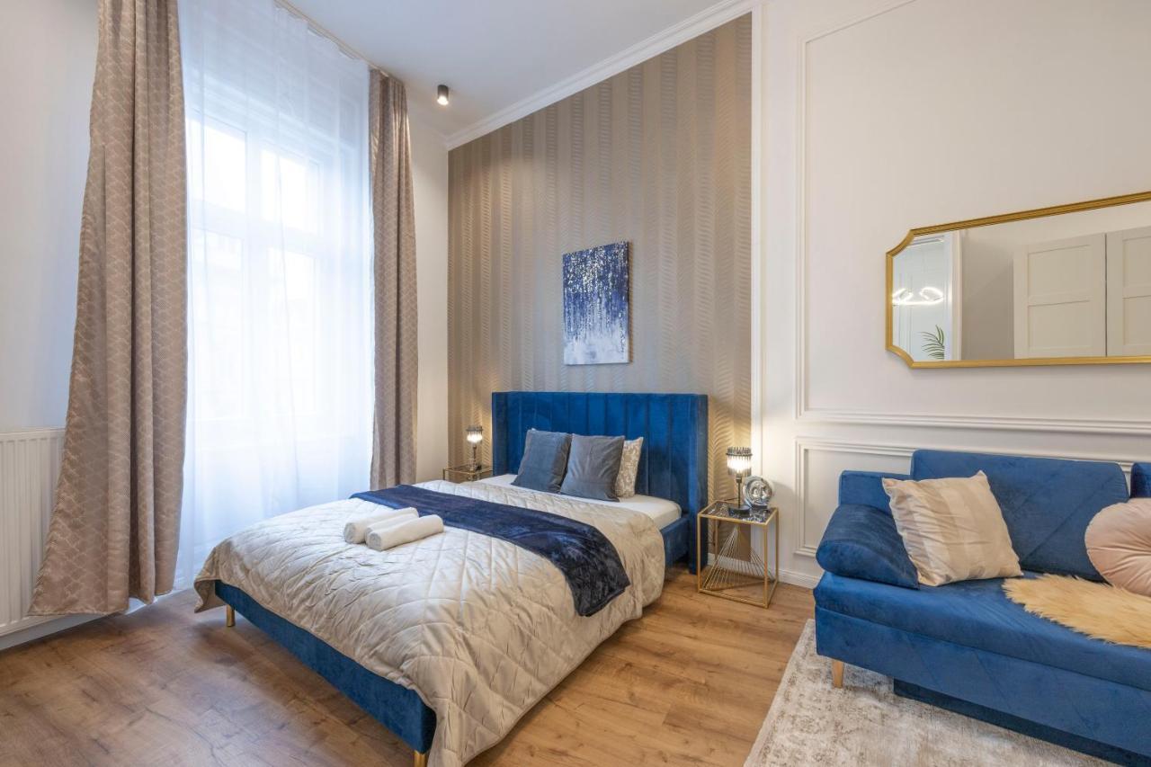 Luxurious Central Grand Home W/ 3Bedrm 2Bathrm Budapest Eksteriør billede