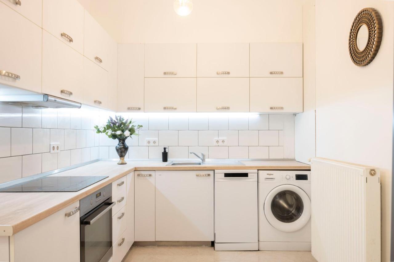 Luxurious Central Grand Home W/ 3Bedrm 2Bathrm Budapest Eksteriør billede