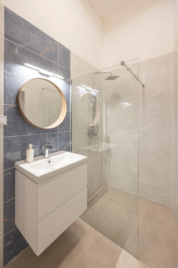 Luxurious Central Grand Home W/ 3Bedrm 2Bathrm Budapest Eksteriør billede
