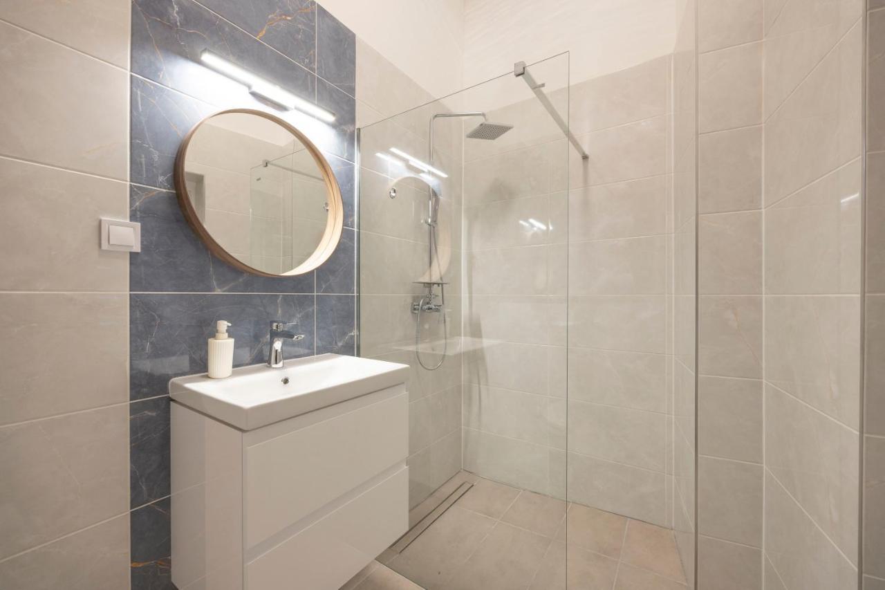 Luxurious Central Grand Home W/ 3Bedrm 2Bathrm Budapest Eksteriør billede