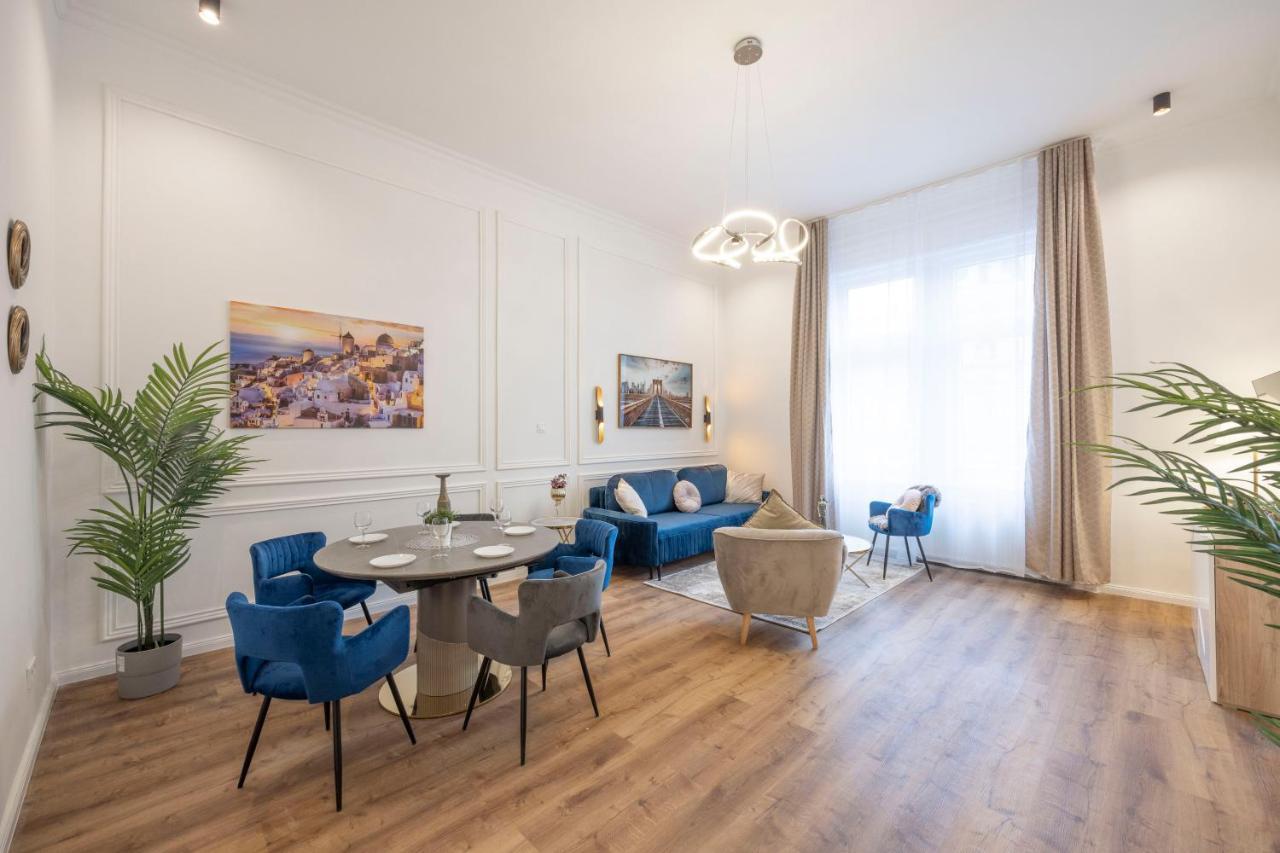 Luxurious Central Grand Home W/ 3Bedrm 2Bathrm Budapest Eksteriør billede