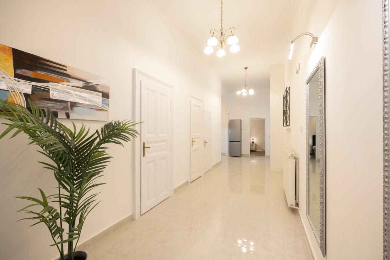 Luxurious Central Grand Home W/ 3Bedrm 2Bathrm Budapest Eksteriør billede